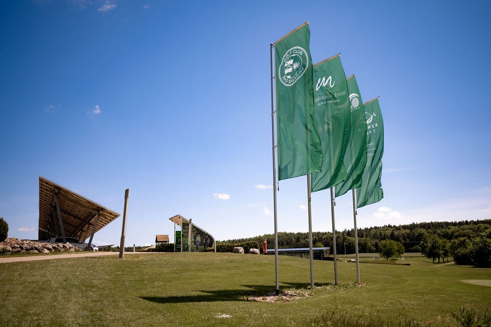 Blick auf ein Golf Gelände.