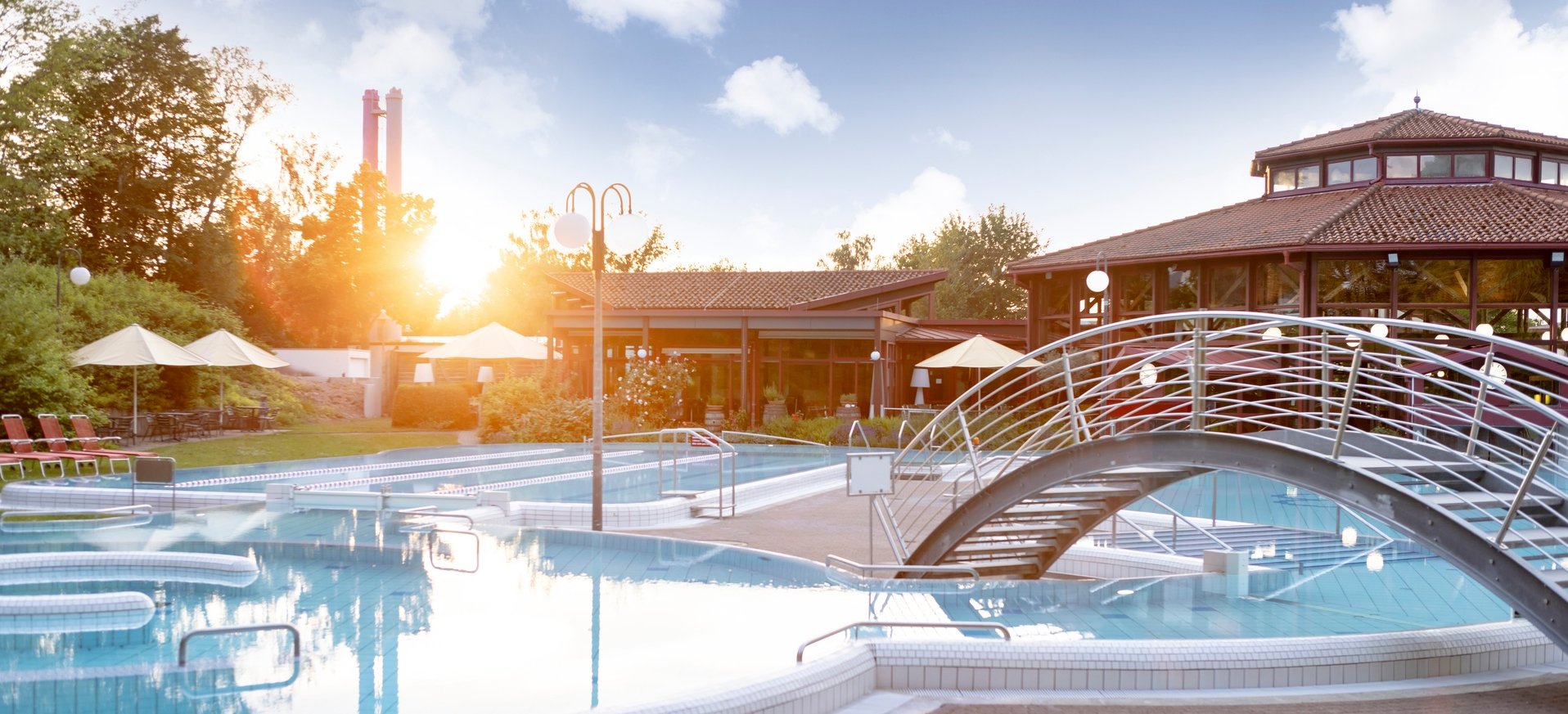 Außenbereich einer Therme. 