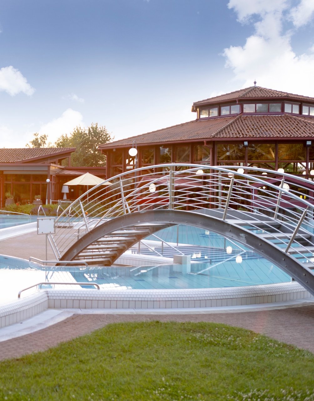 Außenbereich einer Therme. 